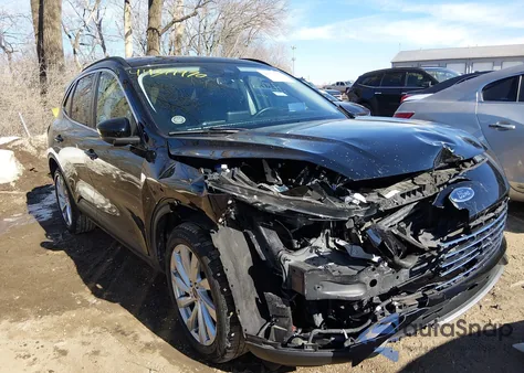 2022 Ford Escape Titanium z USA, uszkodzony, nr VIN 1FMCU9J97NUA03685